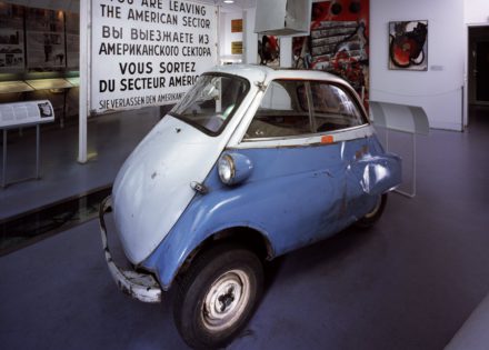 Fluchtfahrzeug BMW Isetta im Mauermuseum
