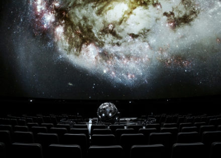 Sternenhimmelprojekion im Planetariumssaal des Zeiss-Großplanetariums
